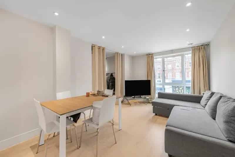 1 Bedroom Apartment Bentley Court Hardwood Floors Underfloor Heating