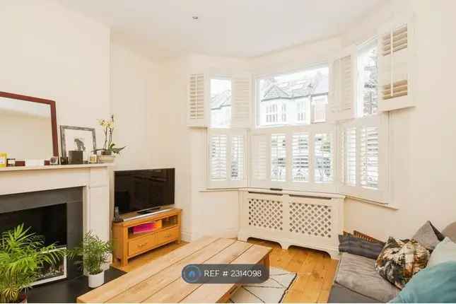 Terraced house to rent in London, London SW6