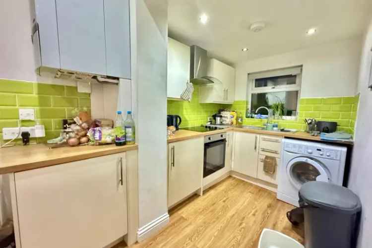 5 Bed 2 Bath House with Off Street Parking