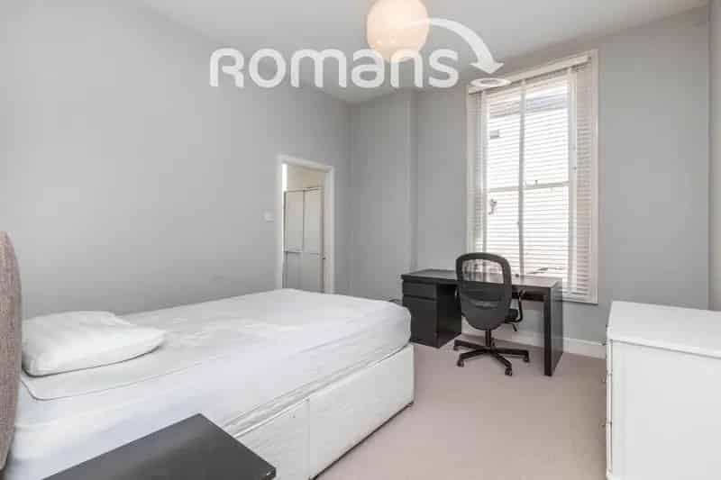 2 Bedroom Grade II Listed Georgian Apartment