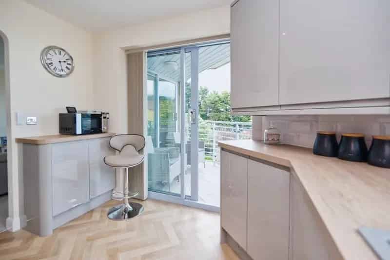 3 Bed Sea View Apartment Bowline Court Lift Parking No Chain