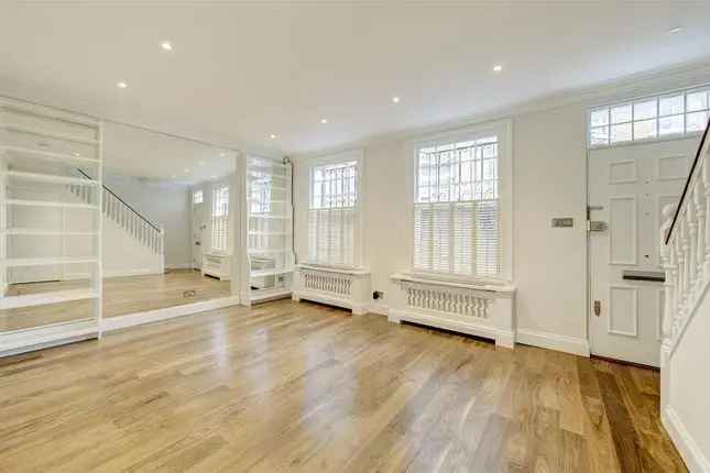 3 Bedroom Mews House for Rent in Chelsea SW3