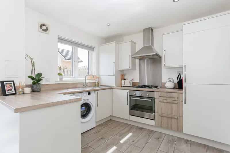 Immaculately Presented 2-Bedroom Mid-Terrace Villa in St Ninians Stirling