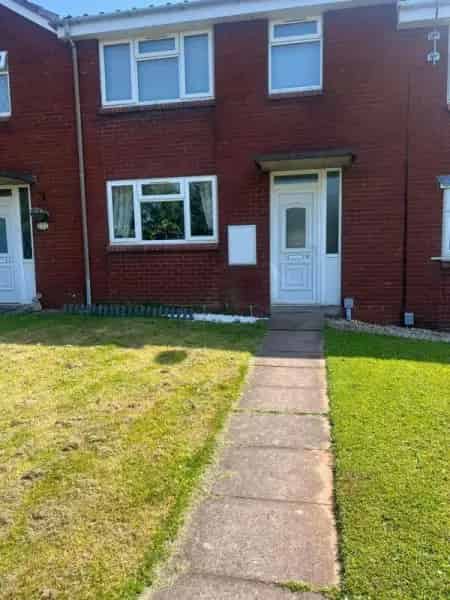 2 Bed House Big Rooms