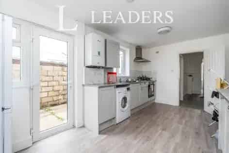 3 Bed House 34m² Southampton Modern Spacious Garden 2 Bathrooms