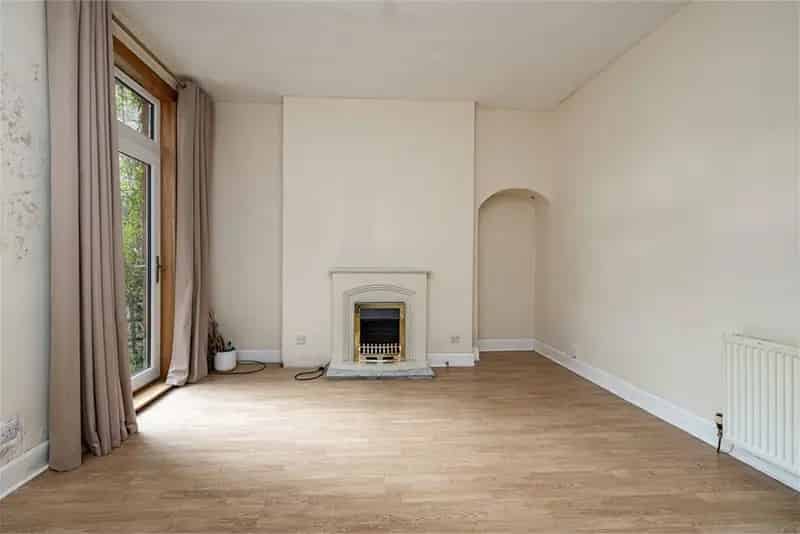 1 Bed Ground Floor Flat Near Town Centre