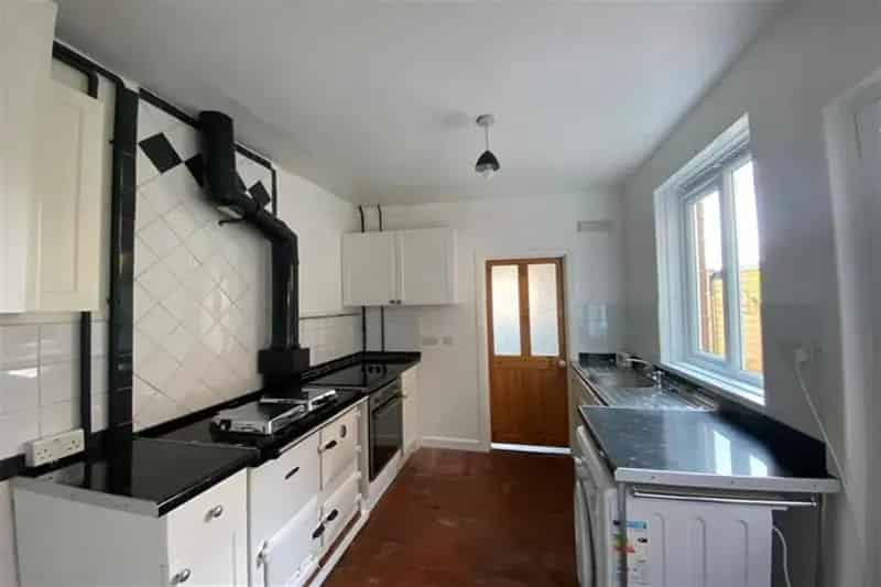 3 Bedroom Terraced House Near Basingstoke Town Centre