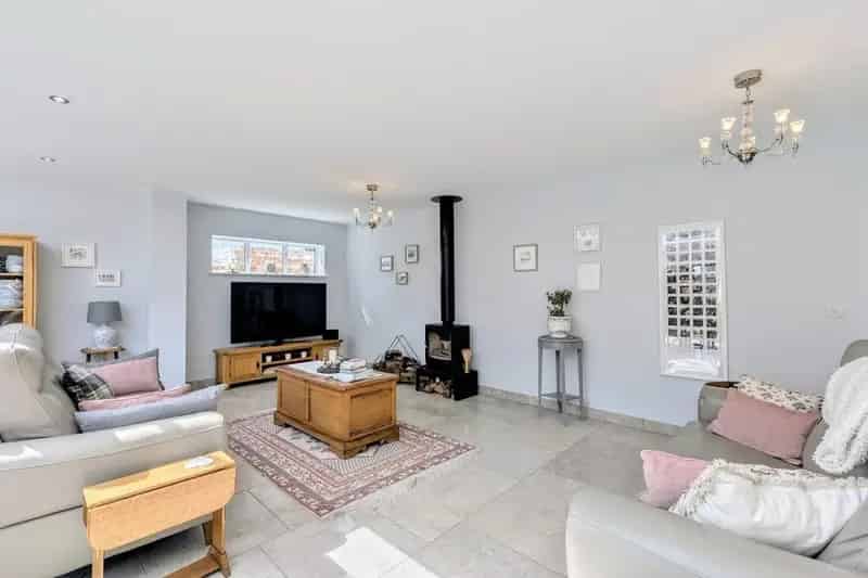 5 Bedroom Detached Chalet Bungalow South Ferring