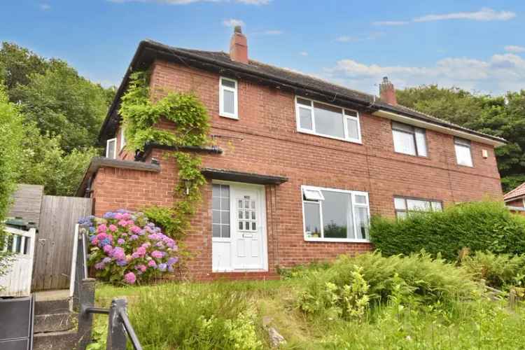 House For Sale in Leeds, England