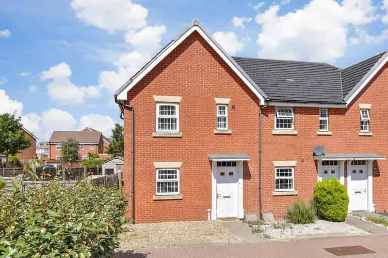 3 bedroom end of terrace house for sale