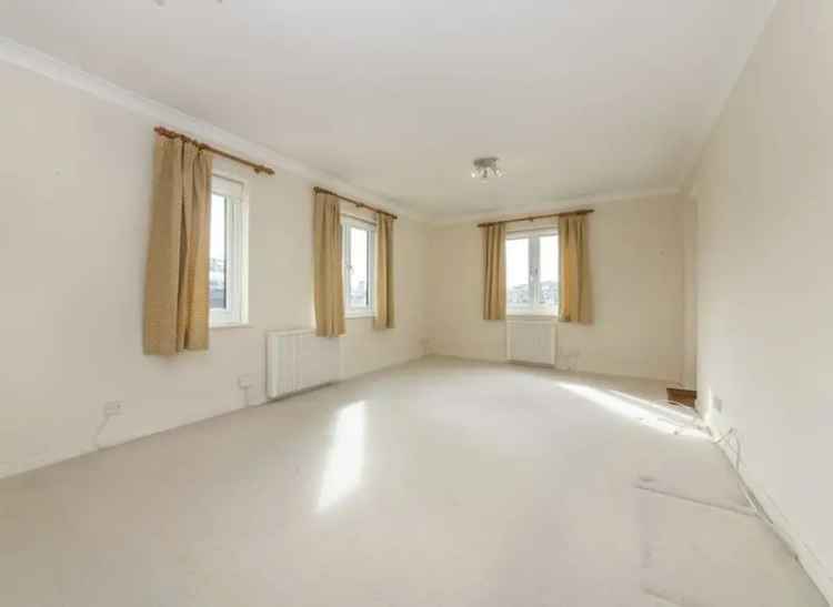 Flat For Sale in London, England