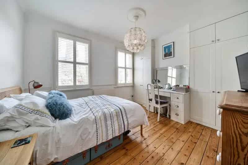 Five Bedroom Victorian Terrace House Near Battersea Square