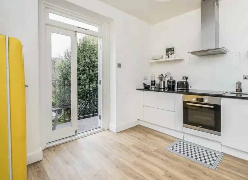 3 Double Bedroom Victorian Conversion London Fields