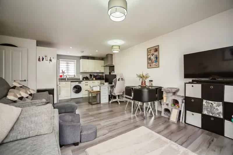 Spacious 2-Bed Apartment Minster-on-Sea