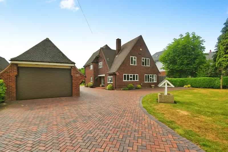 4 Bedroom Detached House For Sale