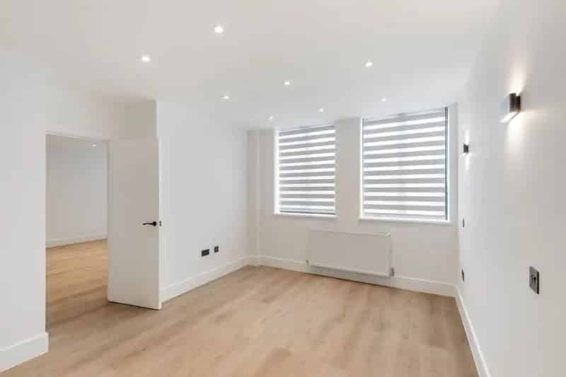 Immaculate 1-Bedroom Apartment Near Park with Excellent Transport Links
