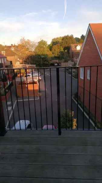 Flat For Rent in Reigate and Banstead, England