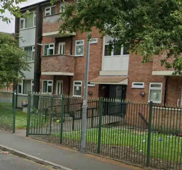 Spacious 2-Bed Flat Near Trafford Centre