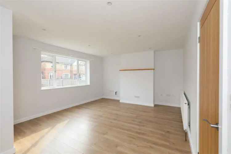 Bircotes Semi Detached House 3 Bed Gas CH Driveway