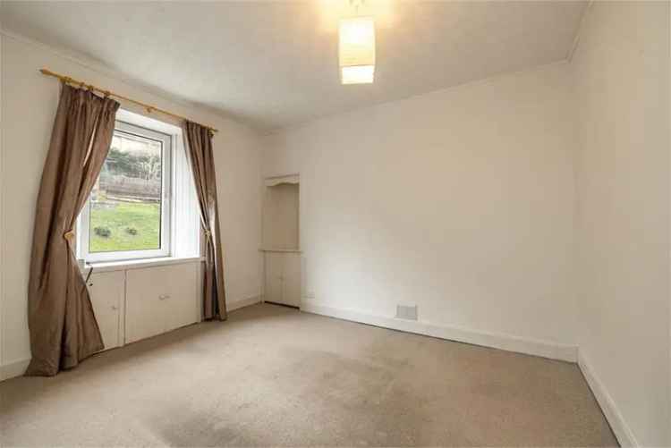 2 Bed Maisonette Flat Galashiels with Garden and Parking