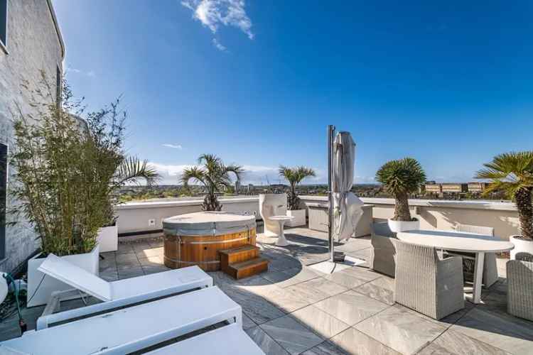 2 Bedroom Penthouse to Rent in Clapham
