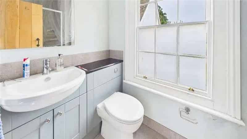 4 Bed House For Sale Chobham