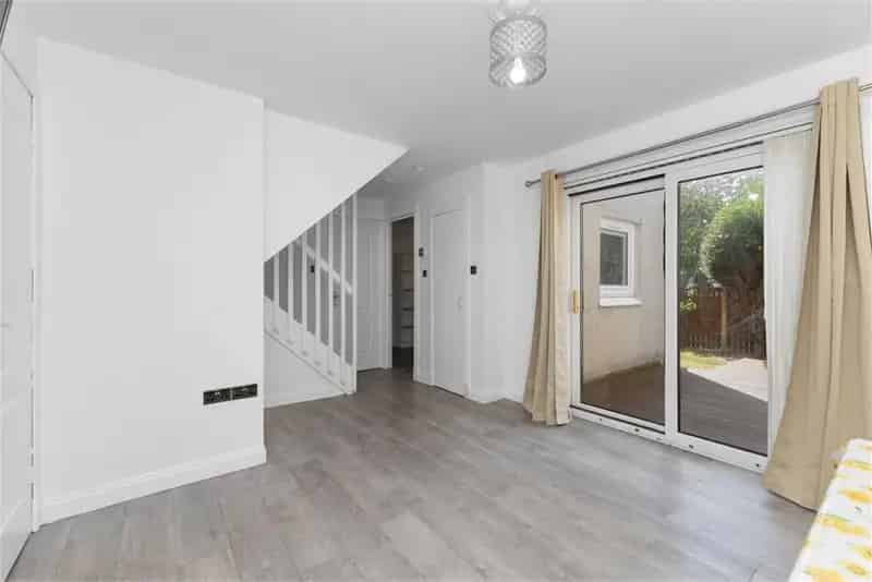 3 Bed End Terraced House with South-Facing Garden