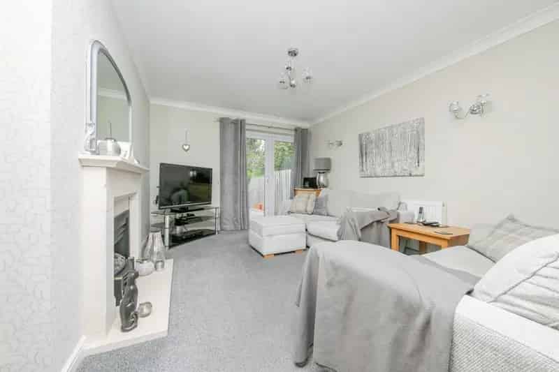 5 Bedroom Family Home with Double Garage and Gardens