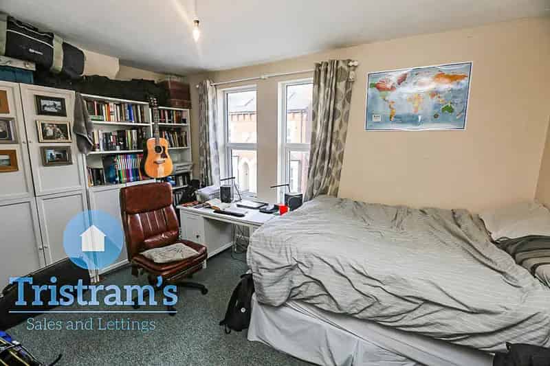 4 Bedroom Semi-Detached House for Students