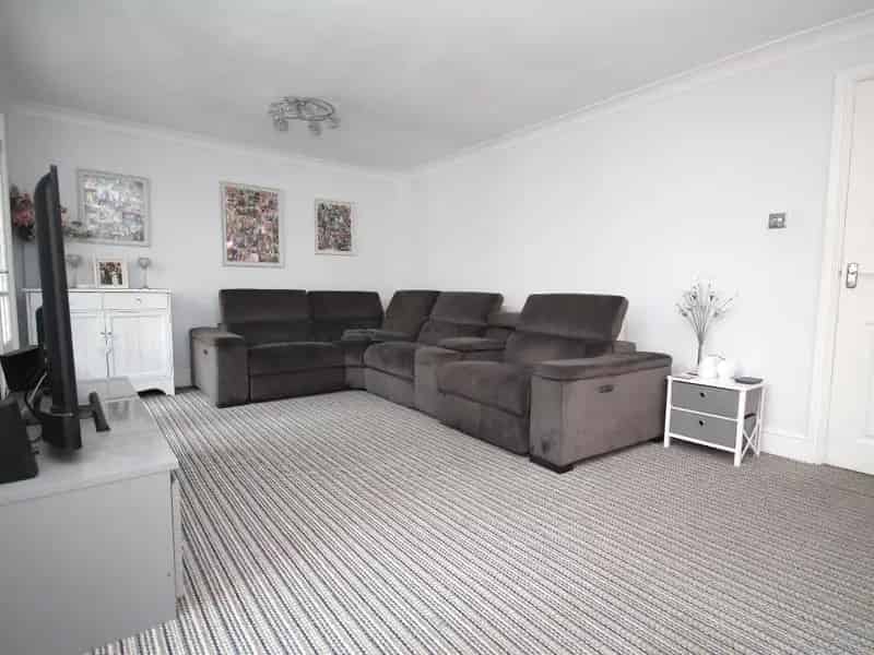 5 Bed House for Sale with Self Contained Annex