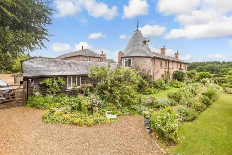 Detached House for sale with 5 bedrooms, The Oast House, Picketts Lane