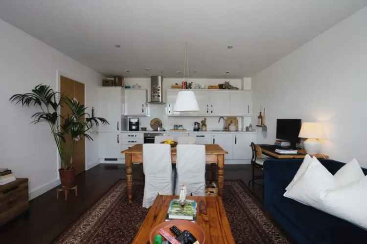 Modern 2-Bedroom Apartment with Balcony and Parking 2018
