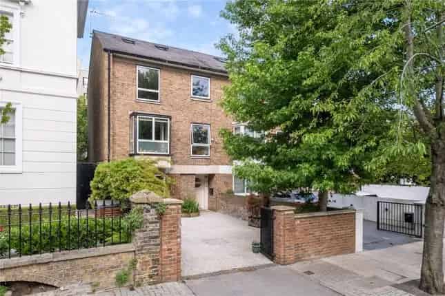 End terrace house for sale in Cavendish Avenue, London NW8