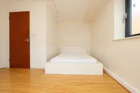 3 Room Flat 42m2 Near Maryland Stratford Station