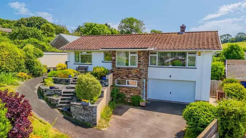 4 Bedroom Detached Bungalow for Sale in Lostwithiel