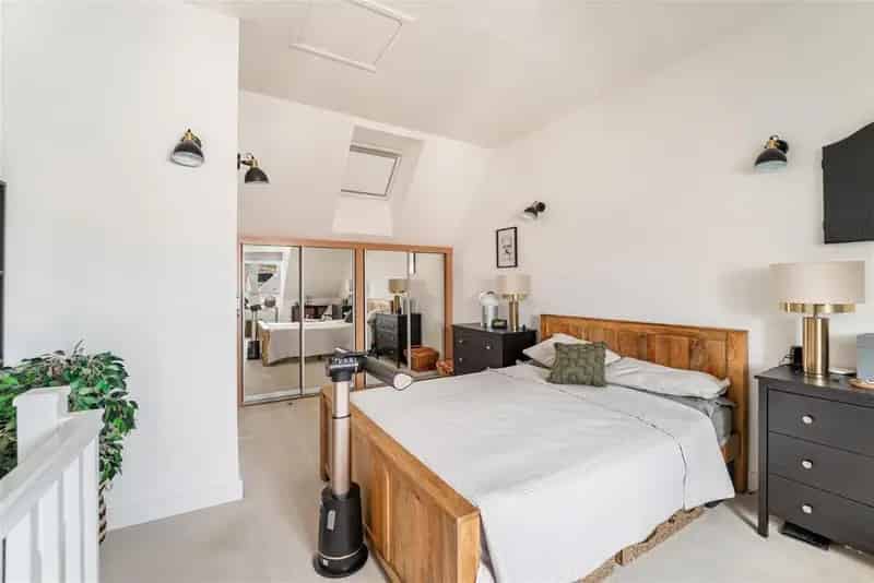 3 Bed Townhouse For Sale Mead Fields