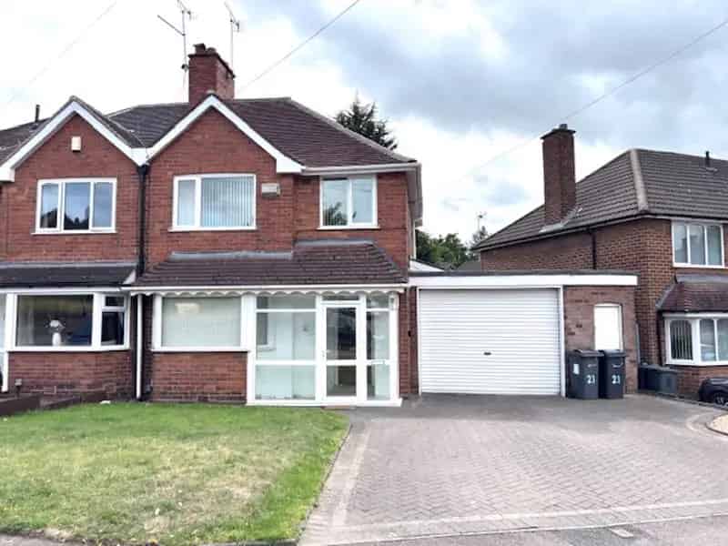 3 Bedroom Semi-Detached House to Rent