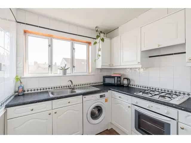 2 Bedroom Flat for Sale in Gorgie Near City Centre