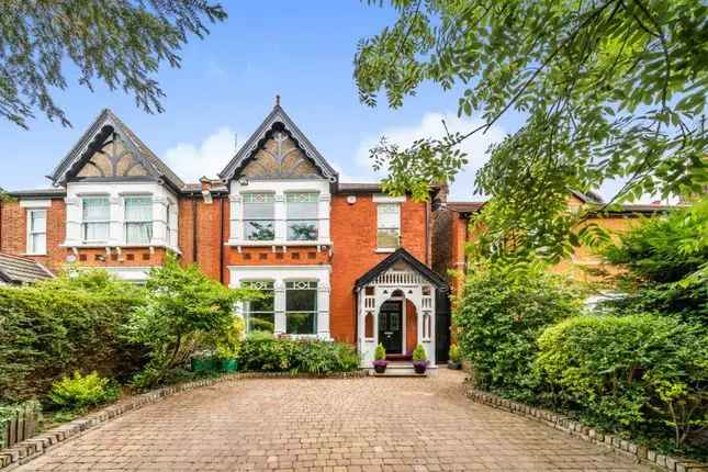 5 Bedroom Semi-Detached House for Sale in Ealing W13