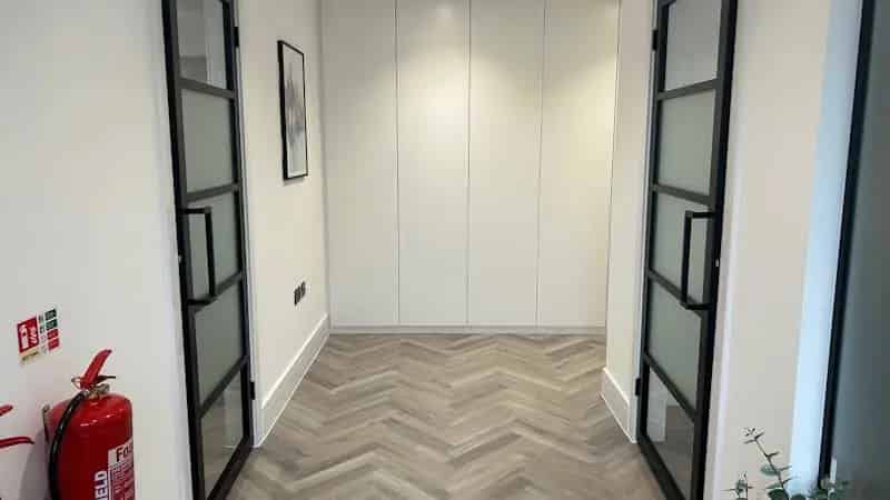 Crowthorne High Street Commercial Unit For Sale or Lease