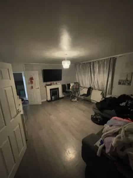 Spacious 2-Bedroom Flat Near Gallagher Retail