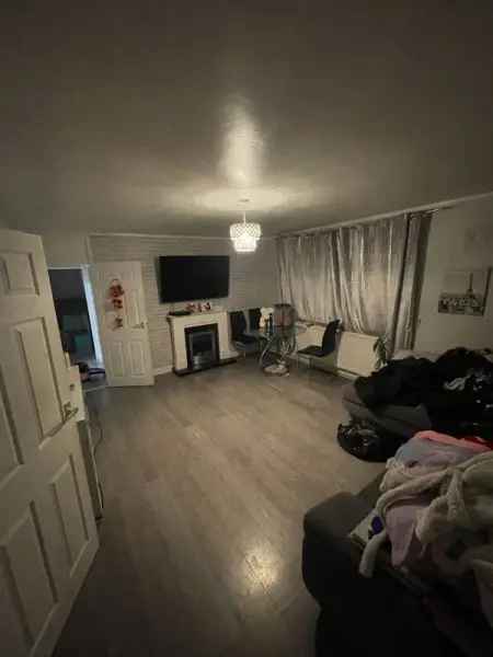 Flat For Rent in Coventry, England