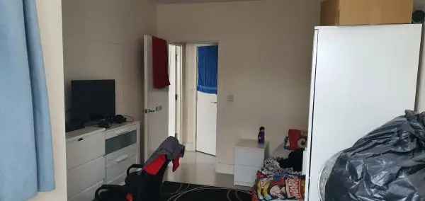 2 Bed Flat Near Ealing Harrow Southall Heathrow