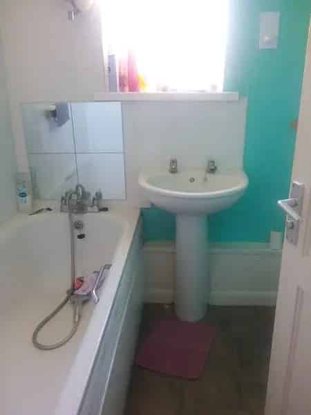2 Bedroom Flat Private Entrance Double Bedrooms Quiet Location