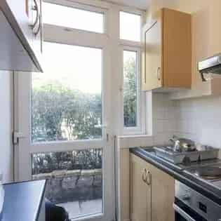 5 Bedroom House Near East Acton Tube Station and Imperial College London