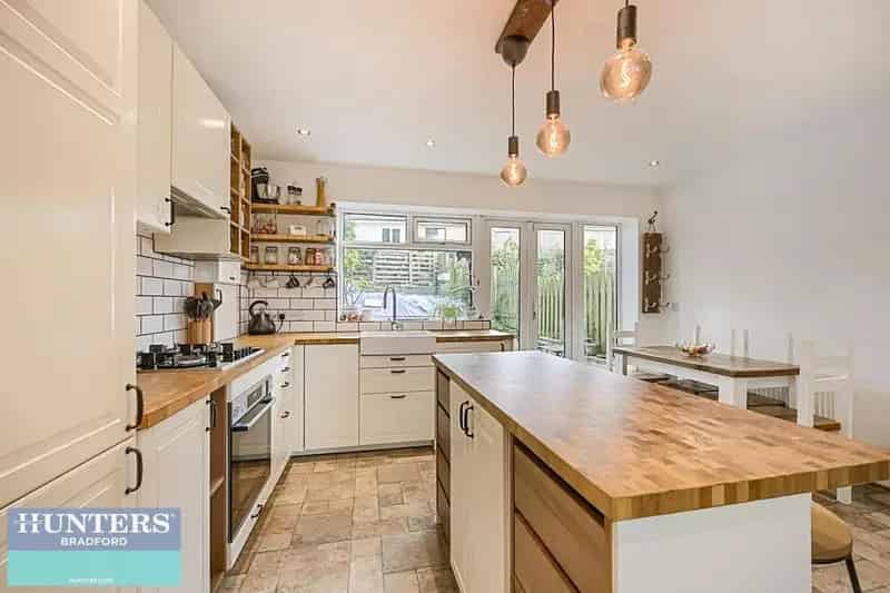 3 Bedroom End Terrace House for Sale