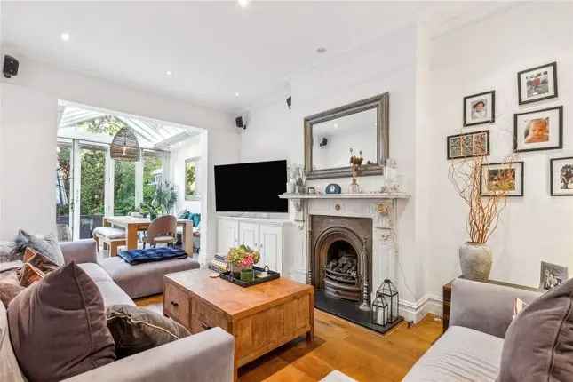 5-Bedroom Semi-Detached House for Sale in London W3