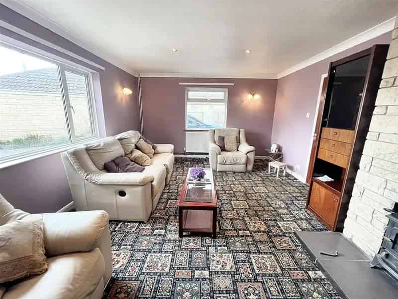3 Bedroom Detached Bungalow House to Rent