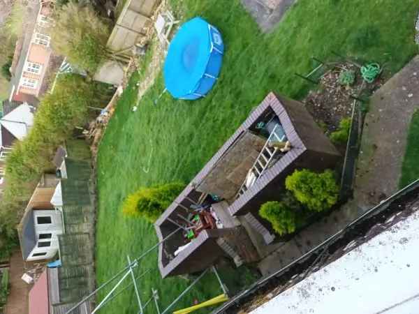 2 Double Bedroom Flat Top Floor Loft Wet Room Garden Near School