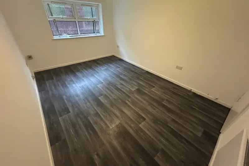 Ground Floor One Bedroom Apartment Newly Refurbished Town Centre